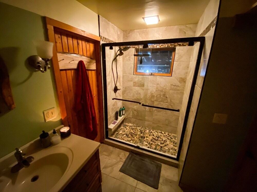 Upscale Hostel by Lake George & Gore Mtn photo 6