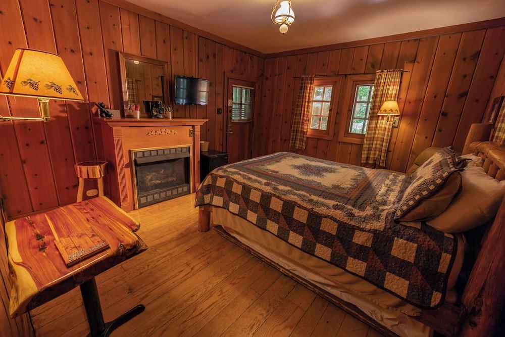 White Pines Lodge photo 6