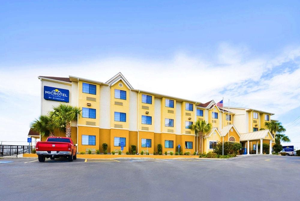 Microtel Inn & Suites by Wyndham New Braunfels photo 25