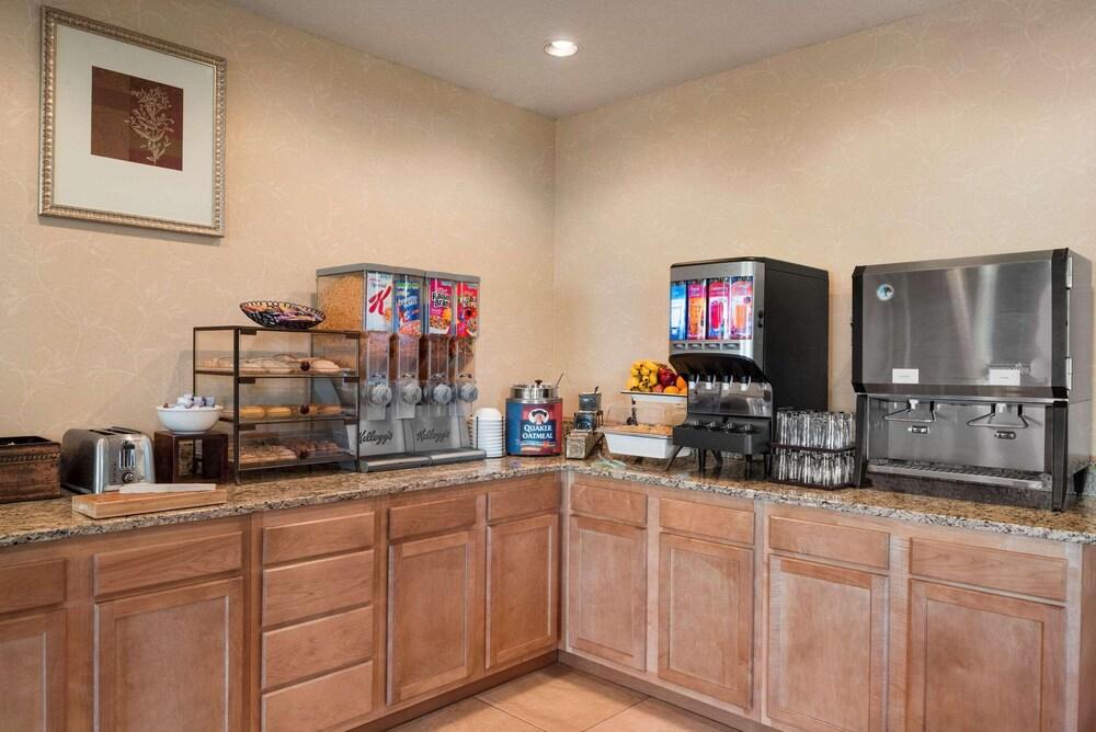 Country Inn & Suites by Radisson, Stevens Point, WI photo 19