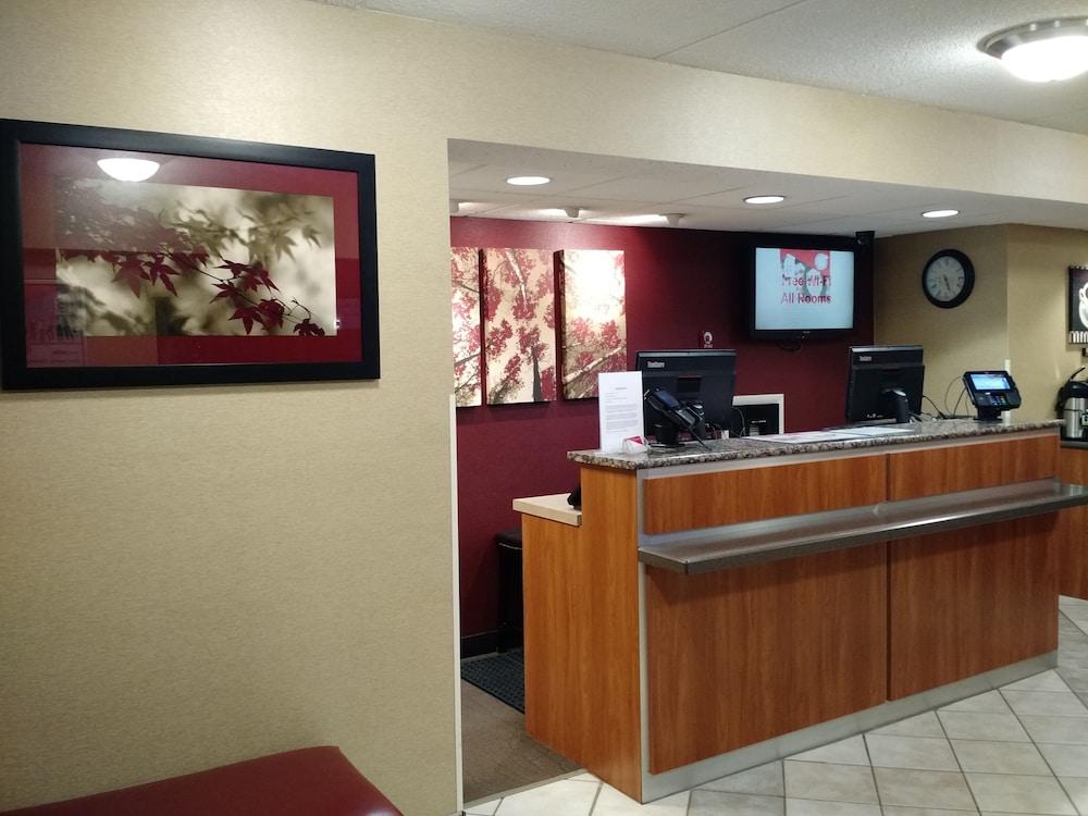 Red Roof Inn Utica photo 2