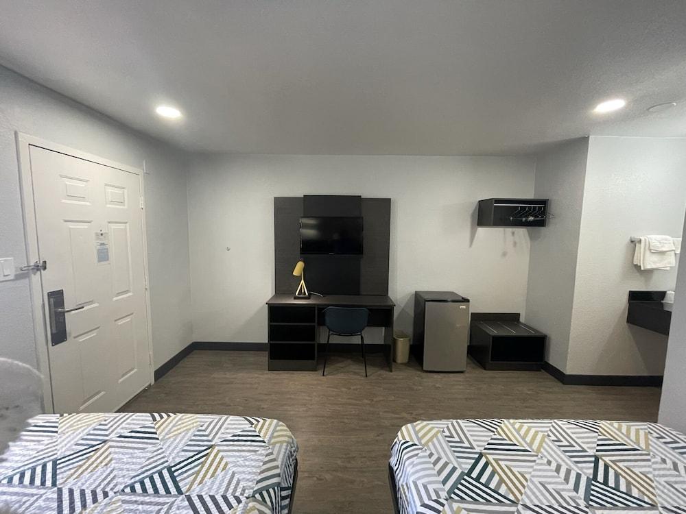 Motel 6 Denton, TX - UNT photo 7
