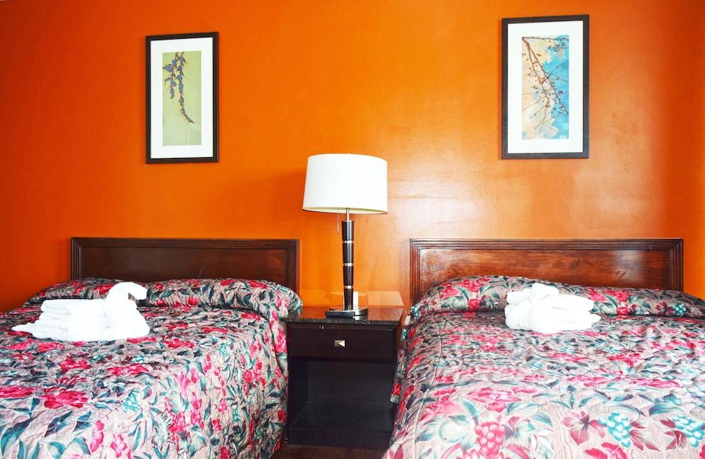 Skyview Manor Motel photo 49