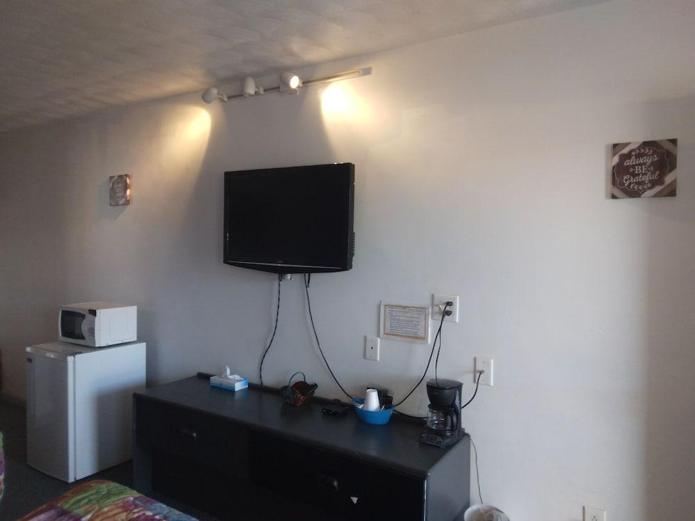 Capri Motel photo 7