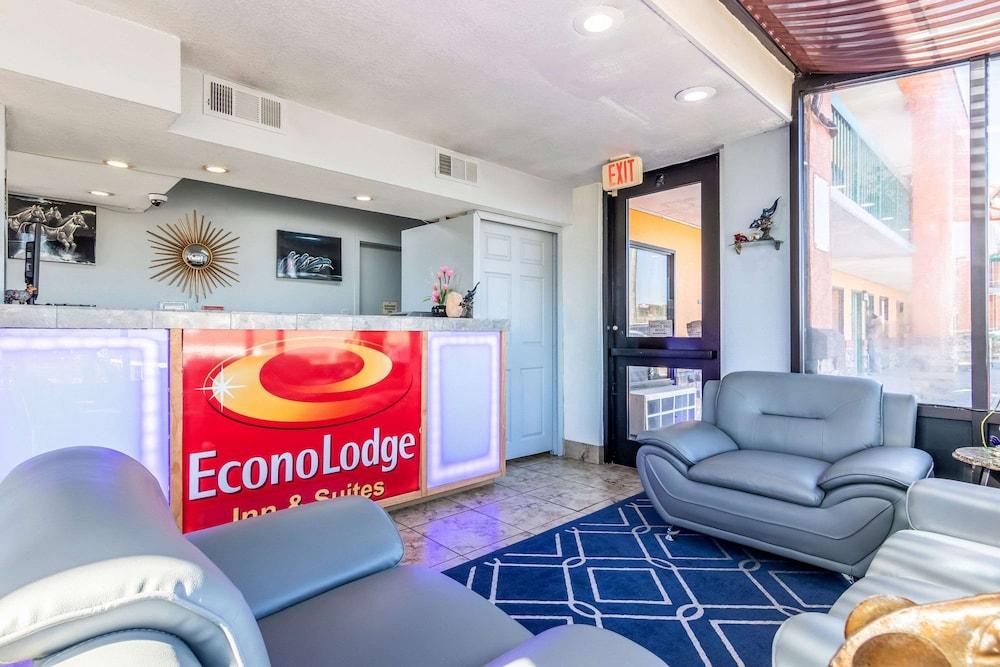 Econo Lodge Inn & Suites Macon North photo 15