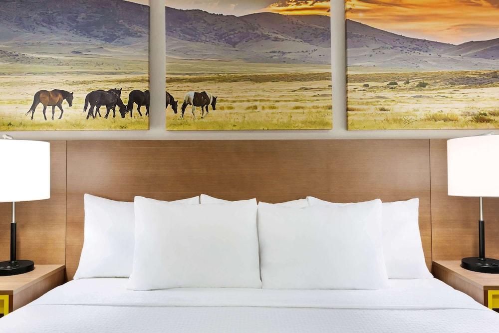 Days Inn by Wyndham Ruidoso Downs photo 8