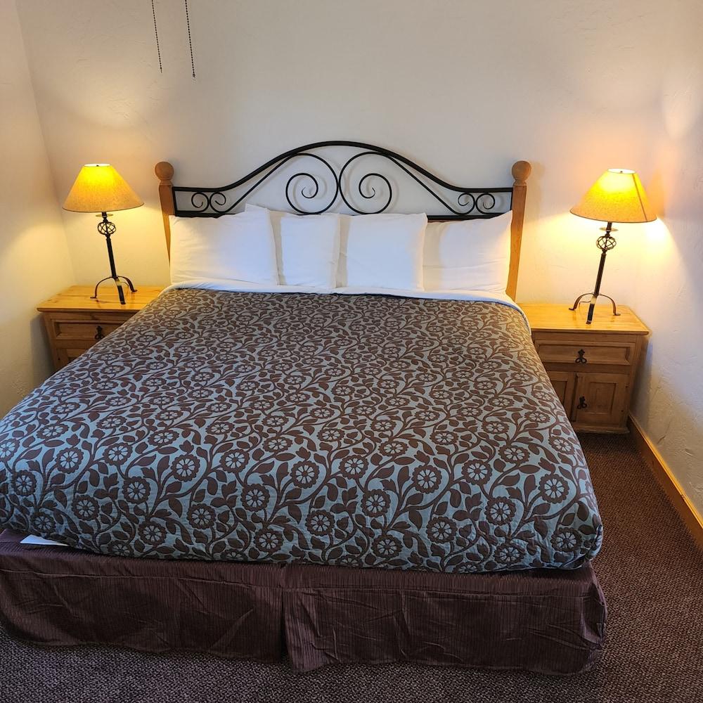 Canyon Motel photo 32