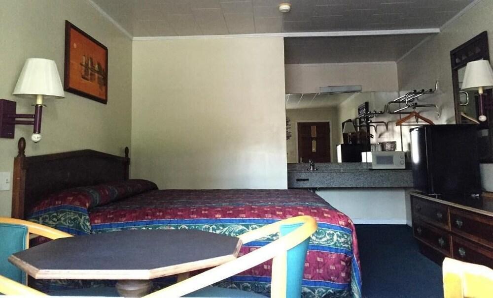 Royal Inn photo 11