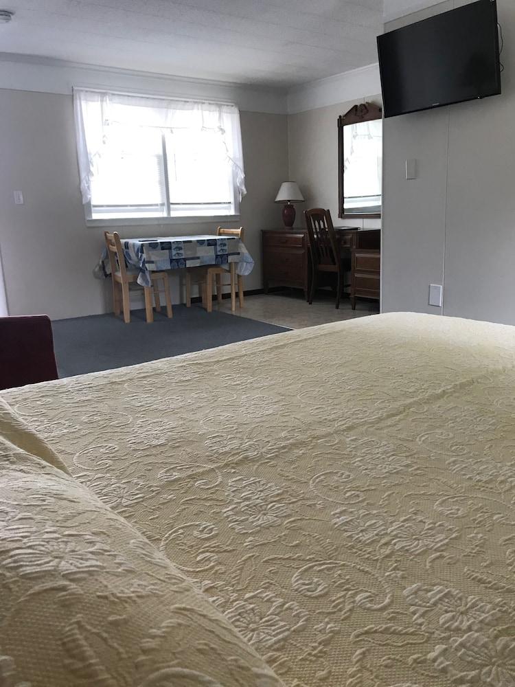 Doryman Motel photo 20