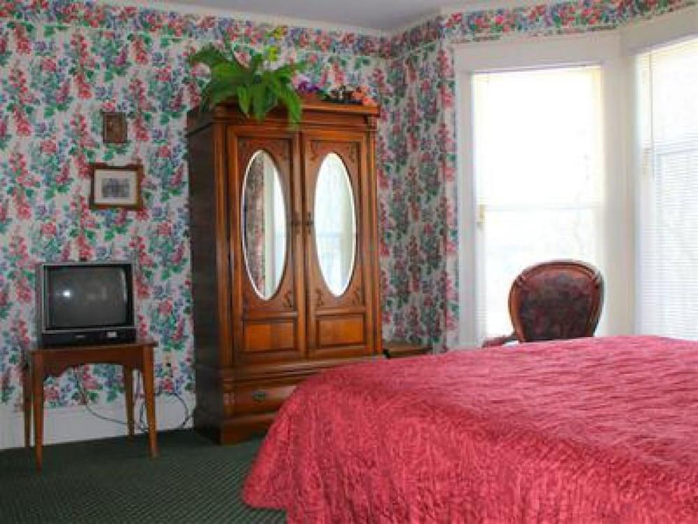 Inn on Mackinac photo 73