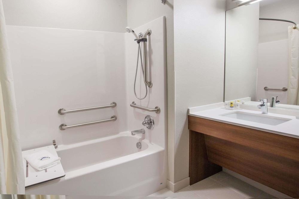 Microtel Inn & Suites By Wyndham Tioga photo 11