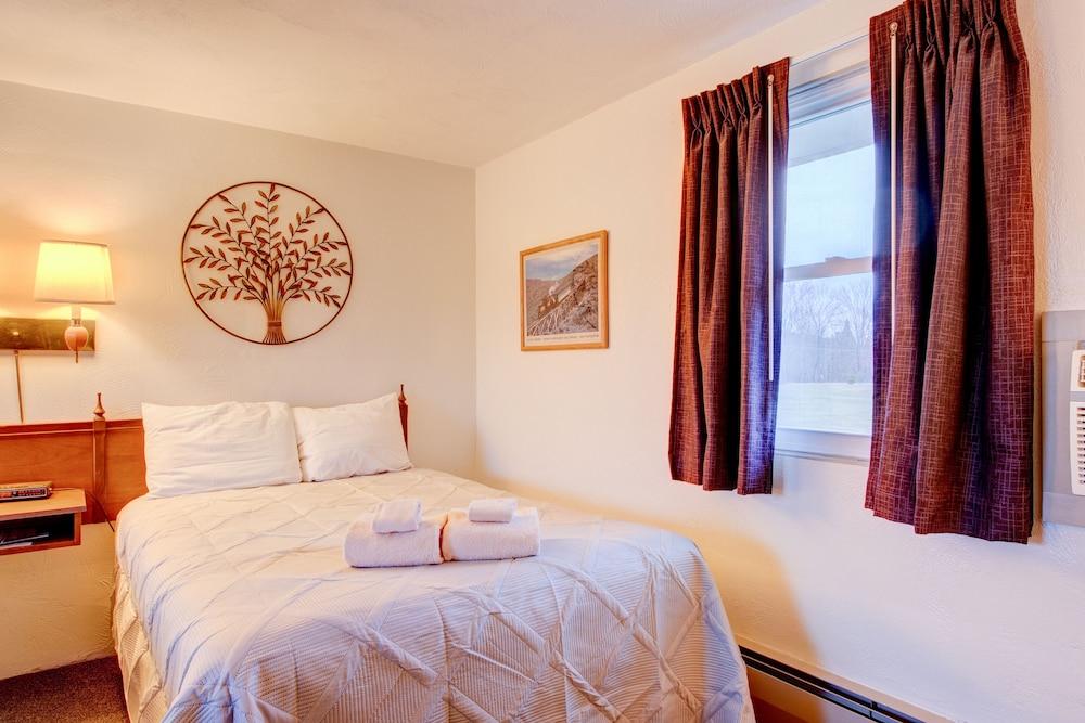 Gale River Motel photo 37