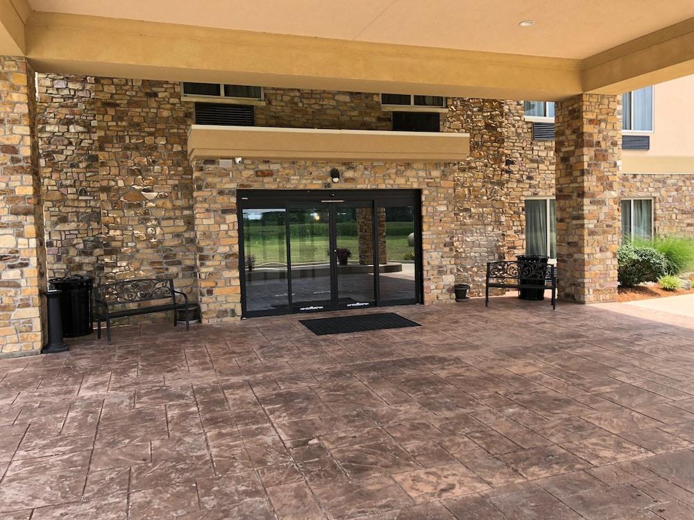 Country View Inn & Suites photo 12