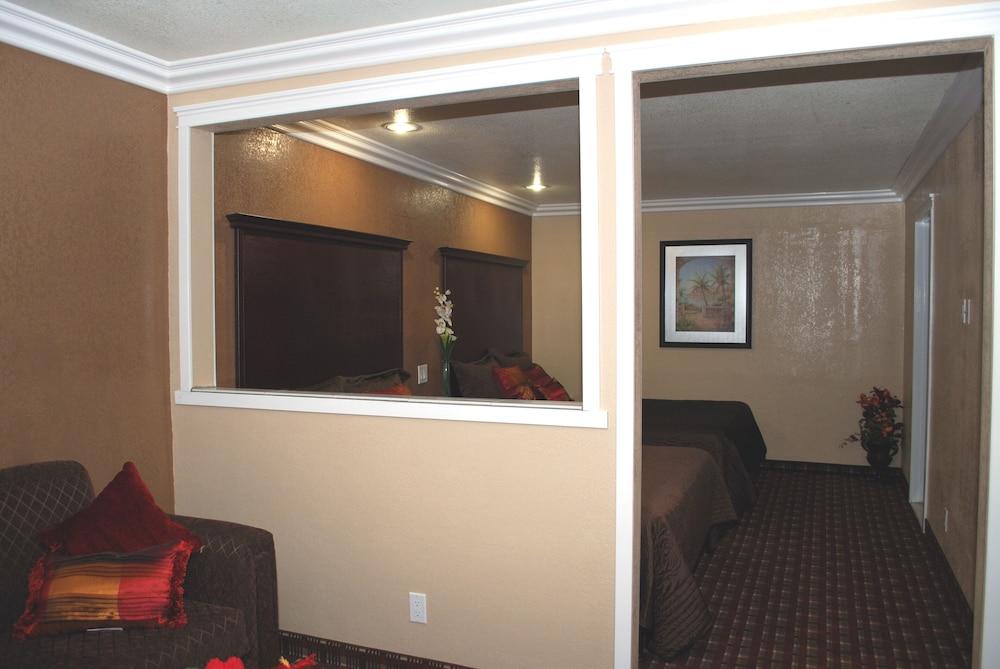 Budget Inn Anaheim photo 12