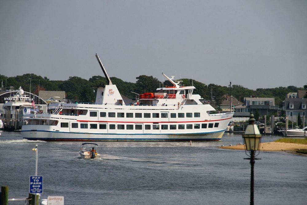 Ocean Street Inn on Hyannis Harbor photo 13