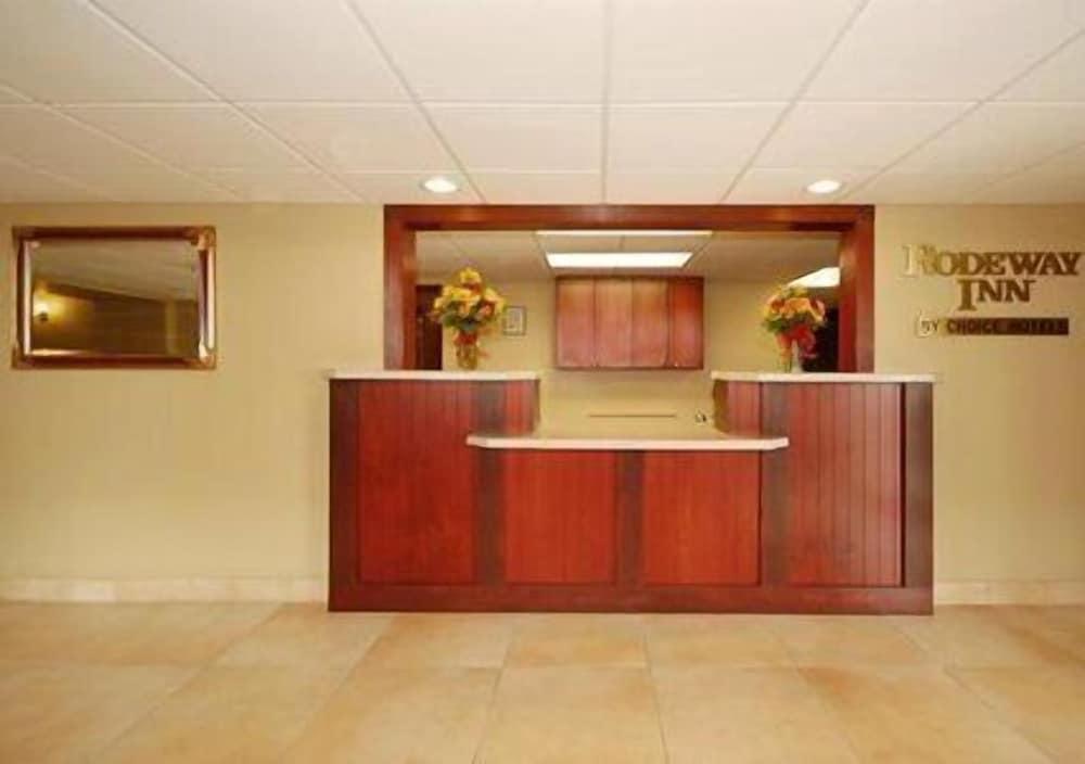 Rodeway Inn photo 20