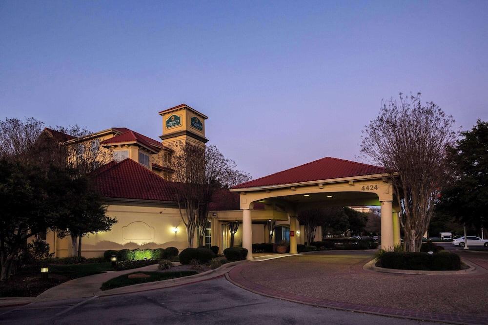 La Quinta Inn & Suites by Wyndham Austin Southwest photo 19