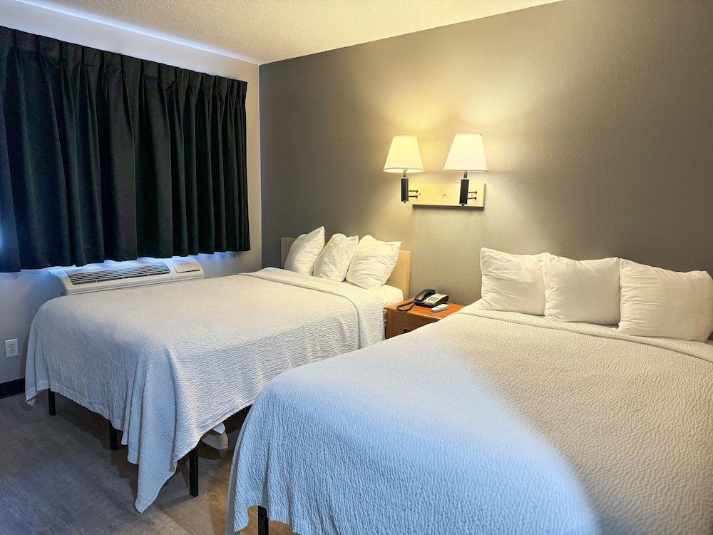 Super 7 Motel photo 12