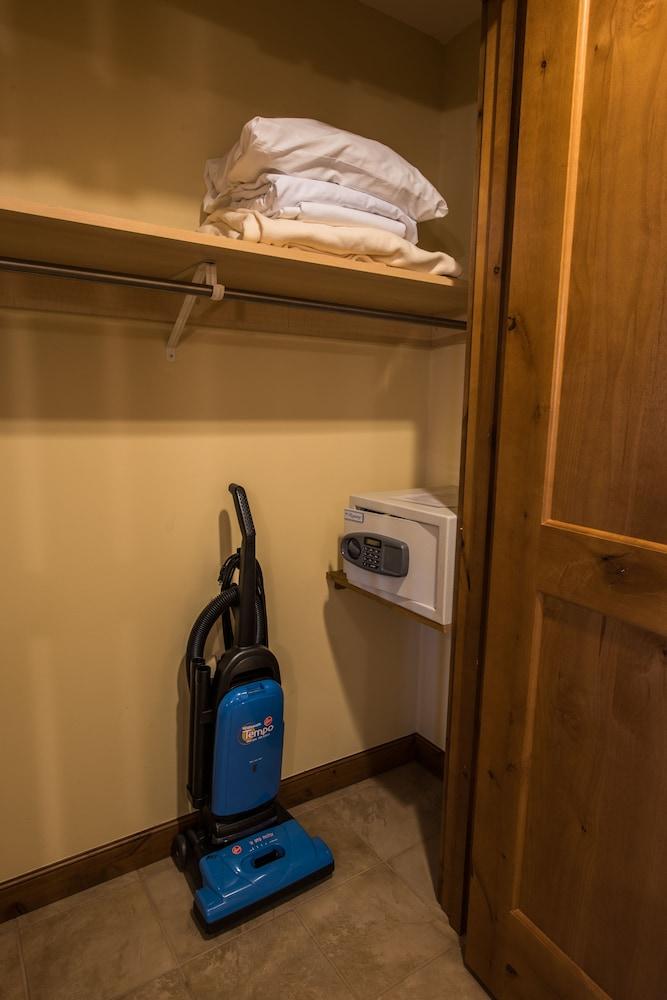 The Lodge at Mountaineer Square, A Vail Resorts Property photo 36
