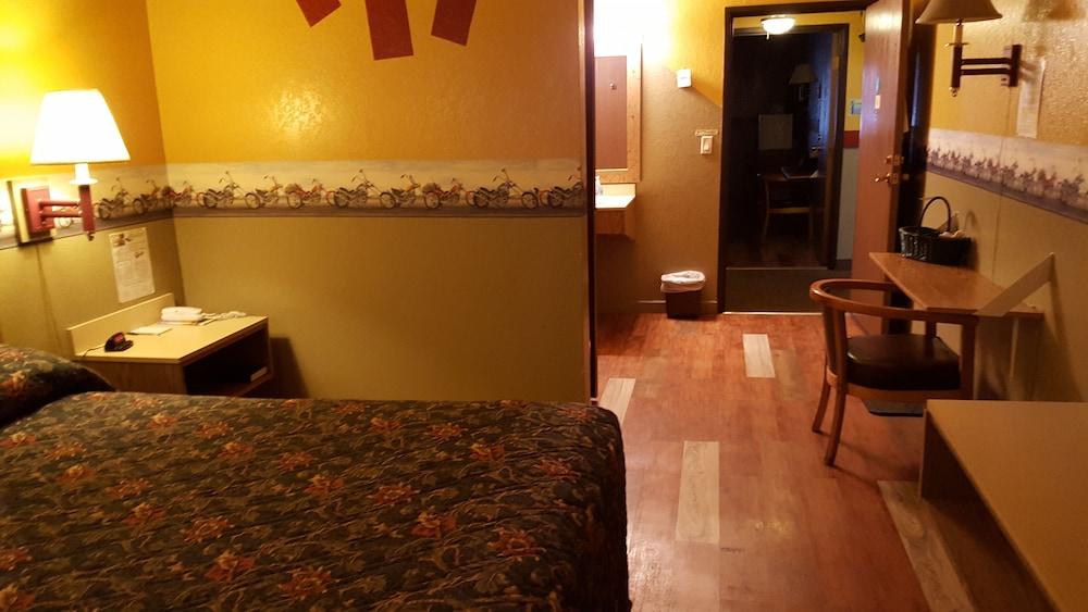 Earth Inn Motel photo 32