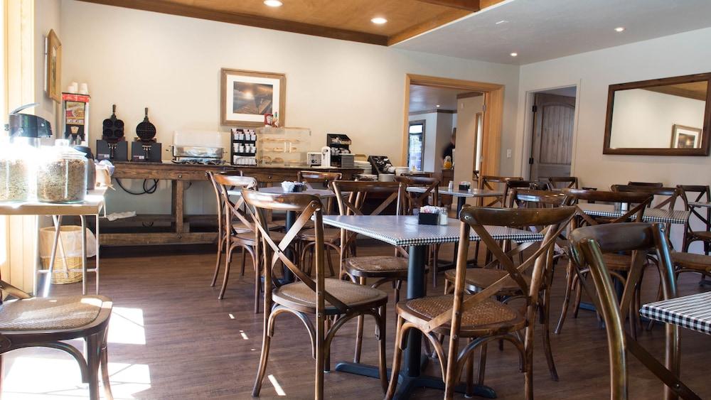 Riverside Inn photo 63
