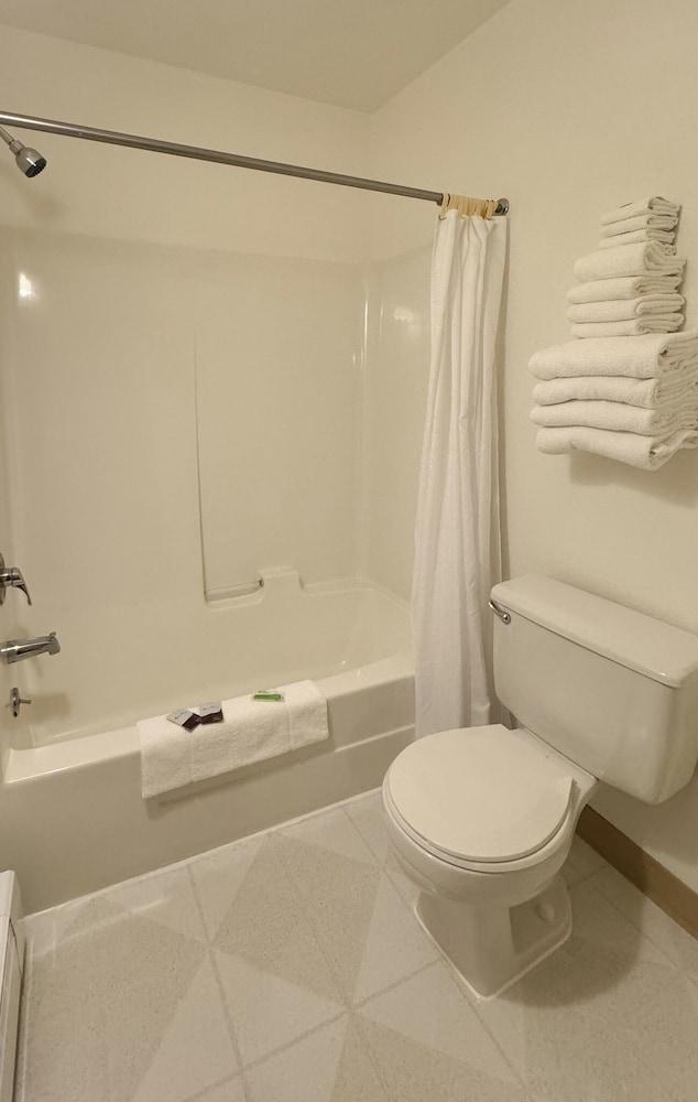 Young's Motel photo 32