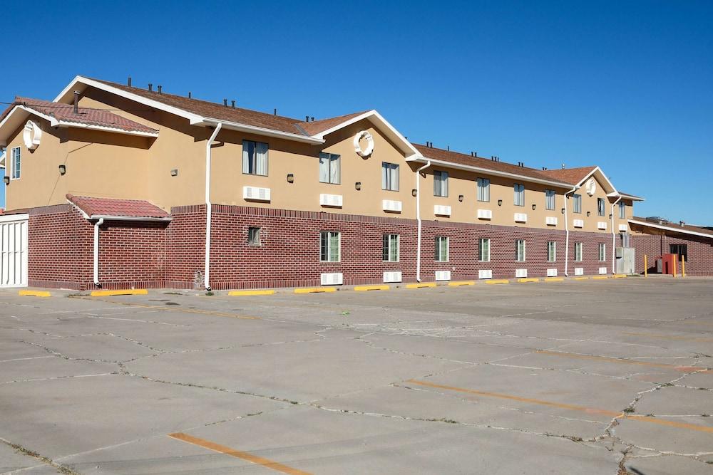 Super 8 by Wyndham Gallup photo 9