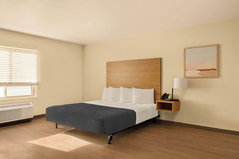 LivAway Suites- Syracuse photo 16