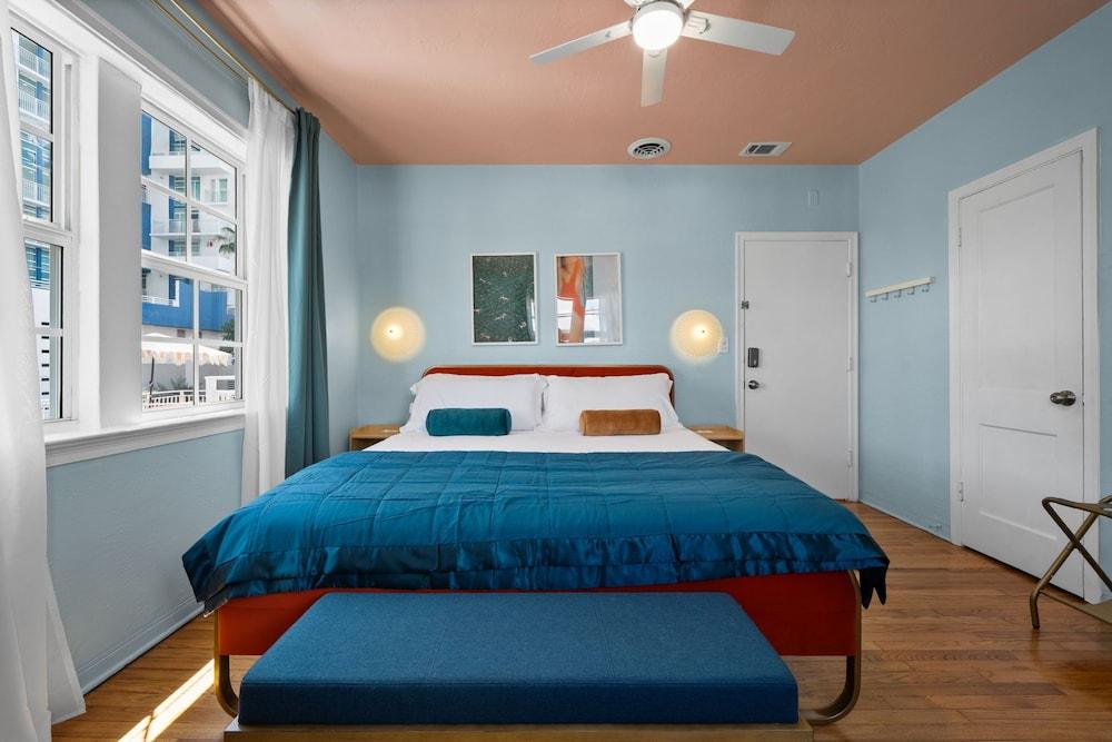 Blue Flamingo Suites photo 87
