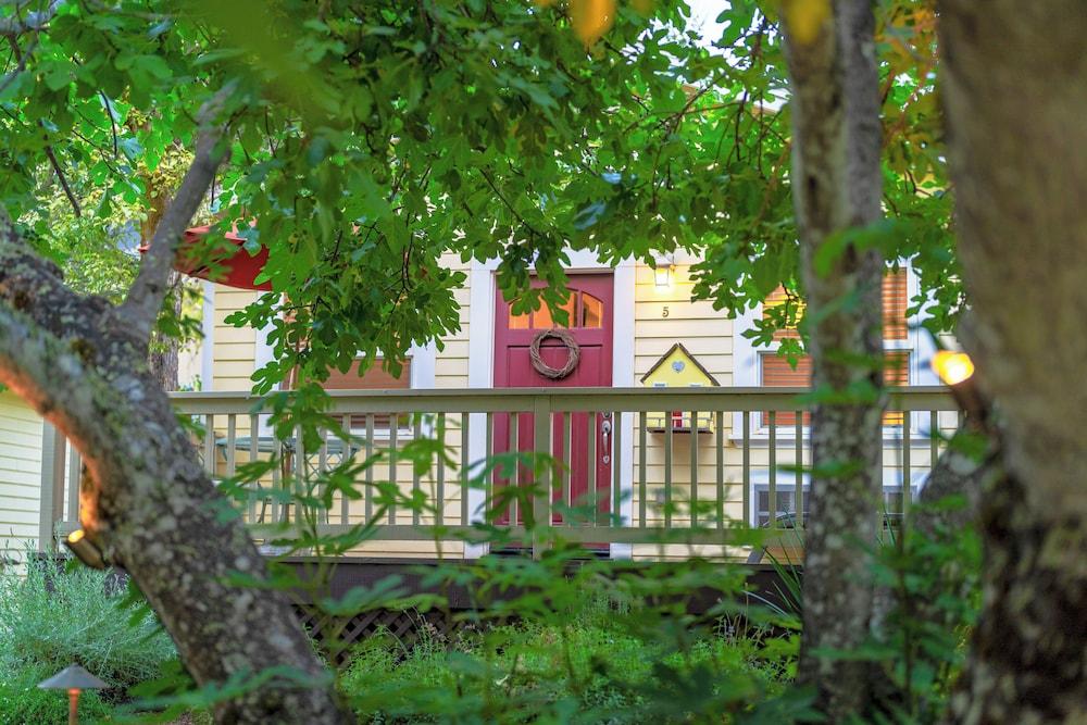 Aurora Park Cottages photo 27