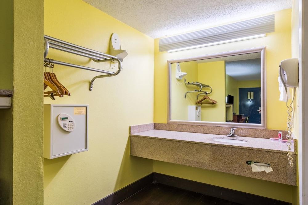 Econo Lodge Picayune photo 6
