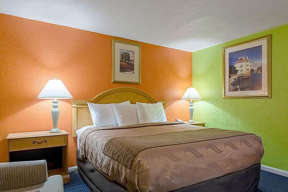 Highway Inn photo 7