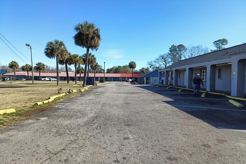 Crown Inn By Oyo Orangeburg Hwy 301 photo 29
