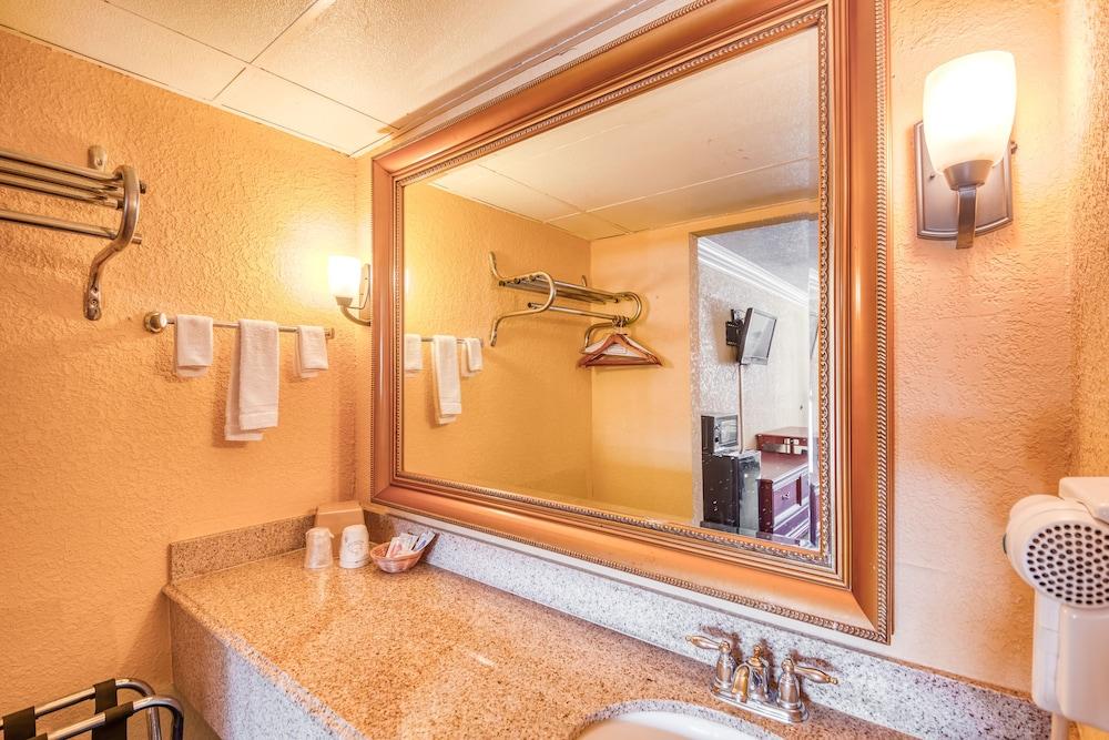 Budget Inn and Suites photo 16
