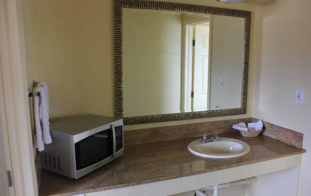 ECONOMY INN photo 9