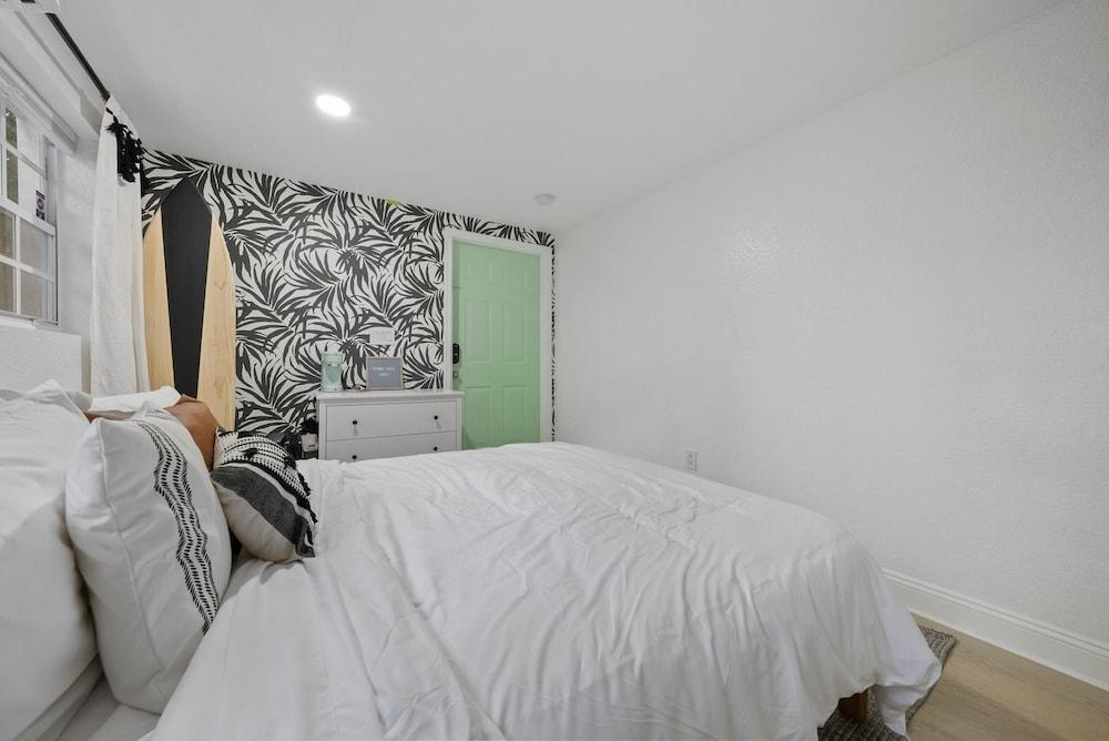 Las Olas Guest House photo 6