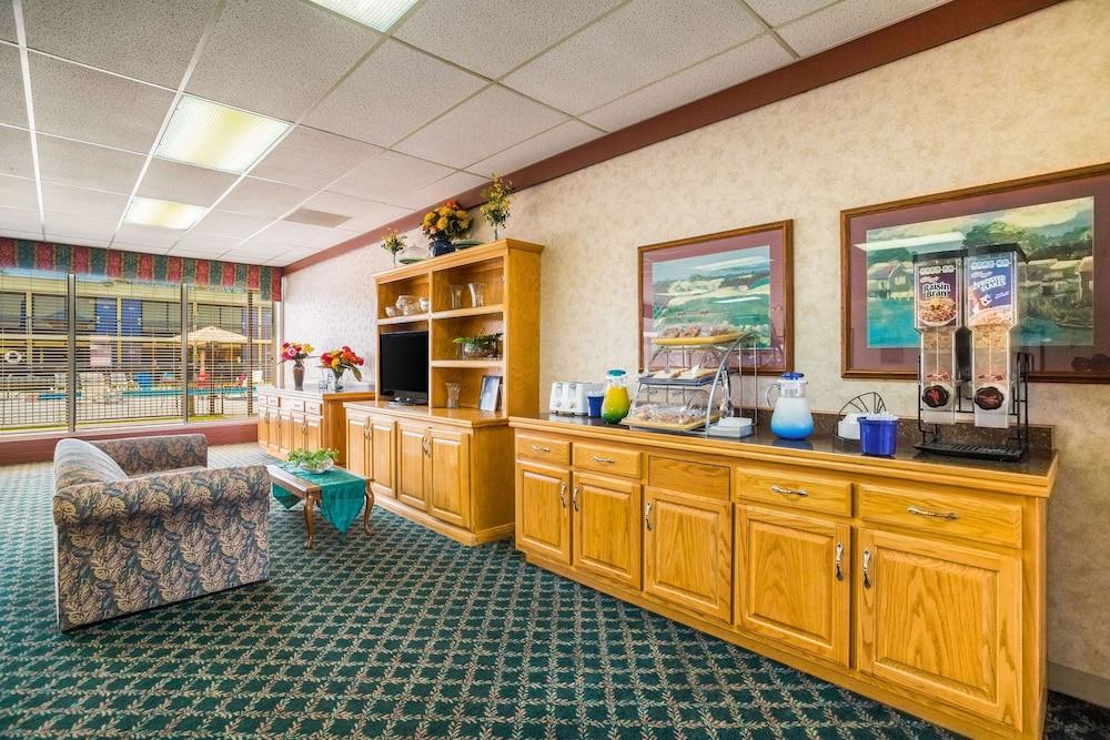 Econo Lodge Cave City photo 33
