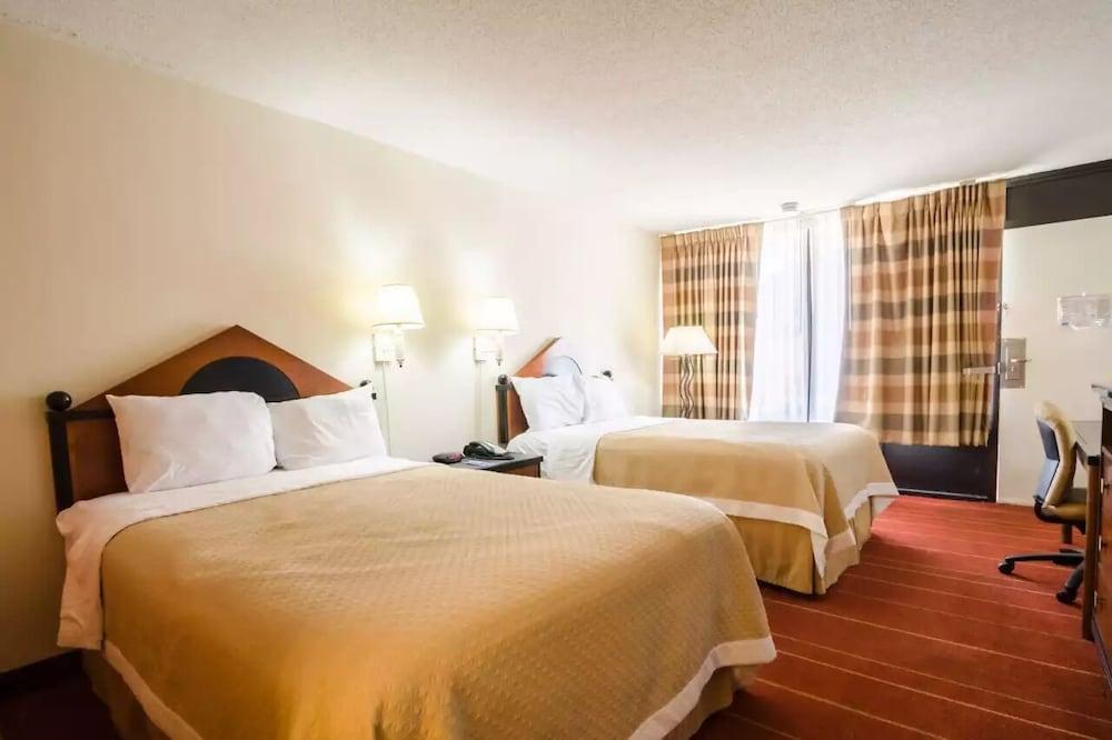 OYO Hotel Greensboro East I 40 photo 8