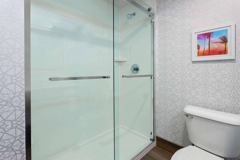 Hampton Inn Ft. Lauderdale-Commercial Blvd. photo 10