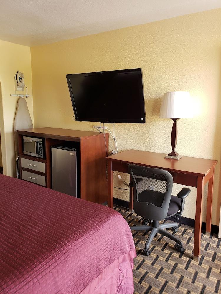 Taylor village inn and suites photo 10