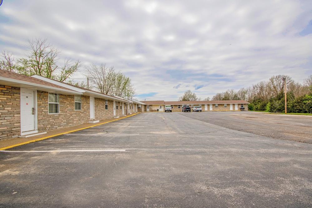 OYO Travelier Motel photo 15