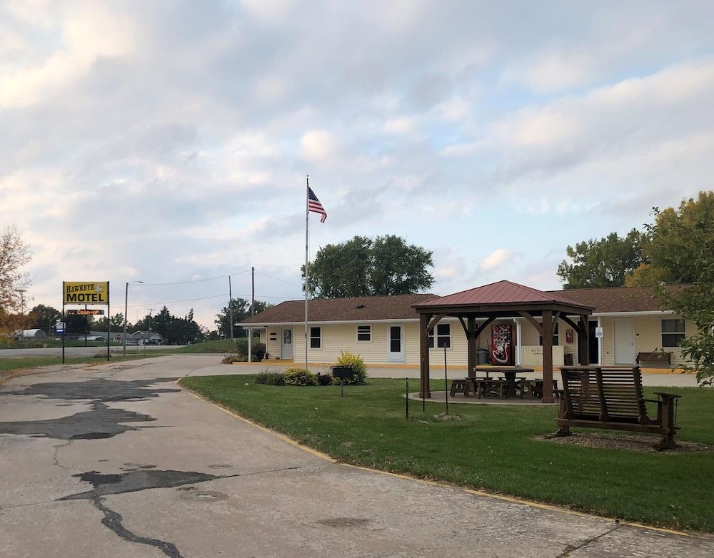 Hawkeye Motel photo 20