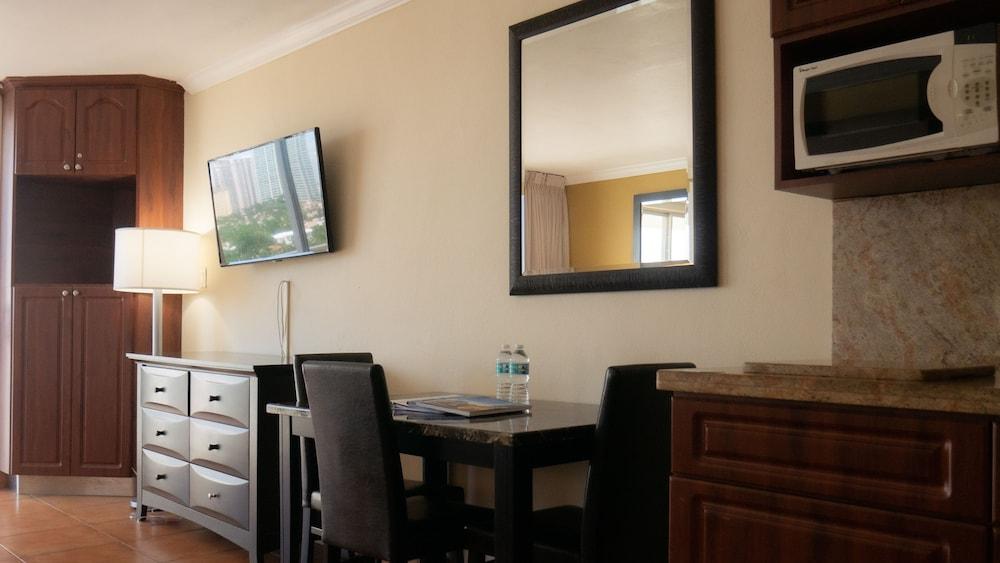 Ramada Plaza by Wyndham Marco Polo Beach Resort photo 17