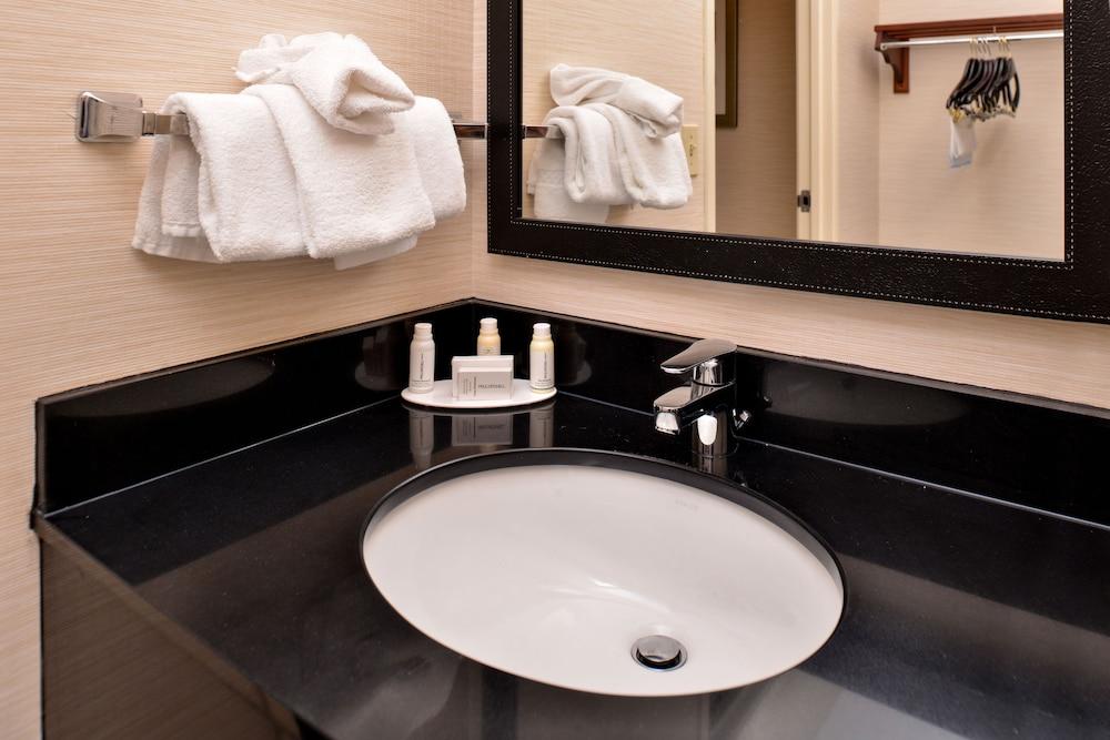 Fairfield Inn By Marriott Louisville North photo 7