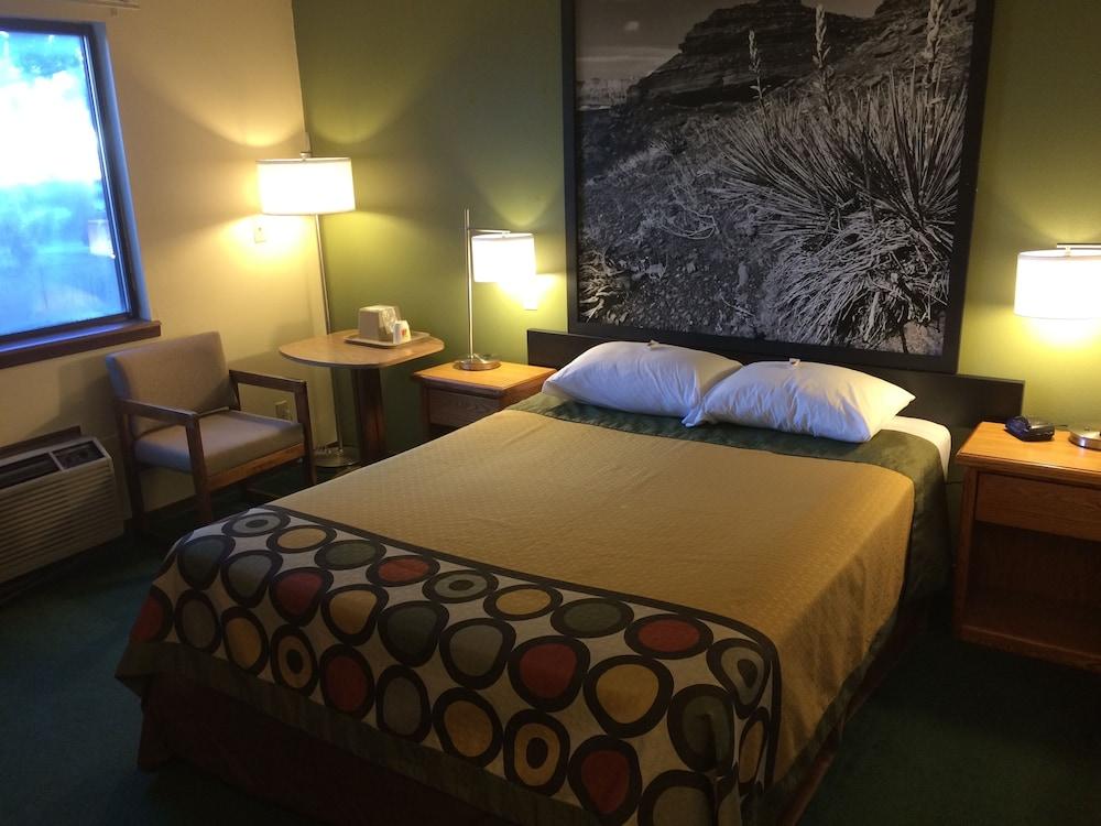 Super 8 by Wyndham Buffalo photo 25