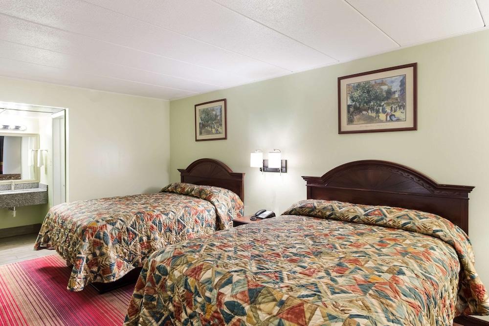Rodeway Inn South Point photo 17