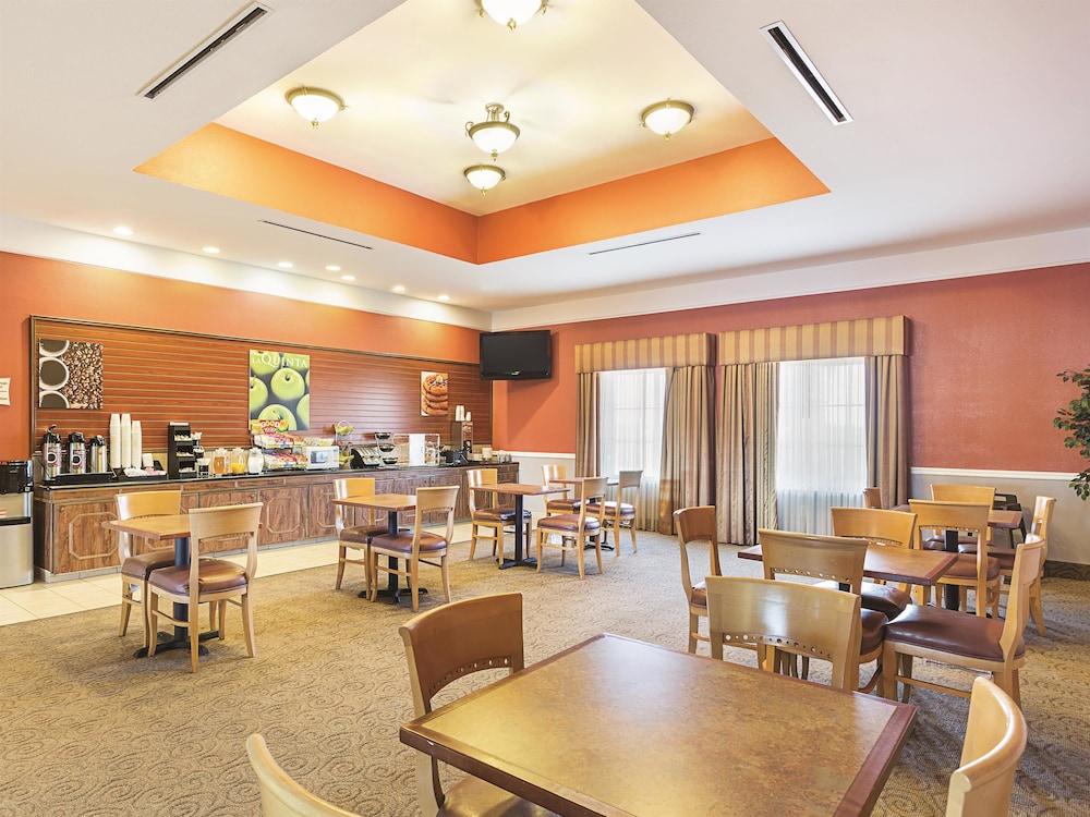 Baymont by Wyndham Brenham photo 50