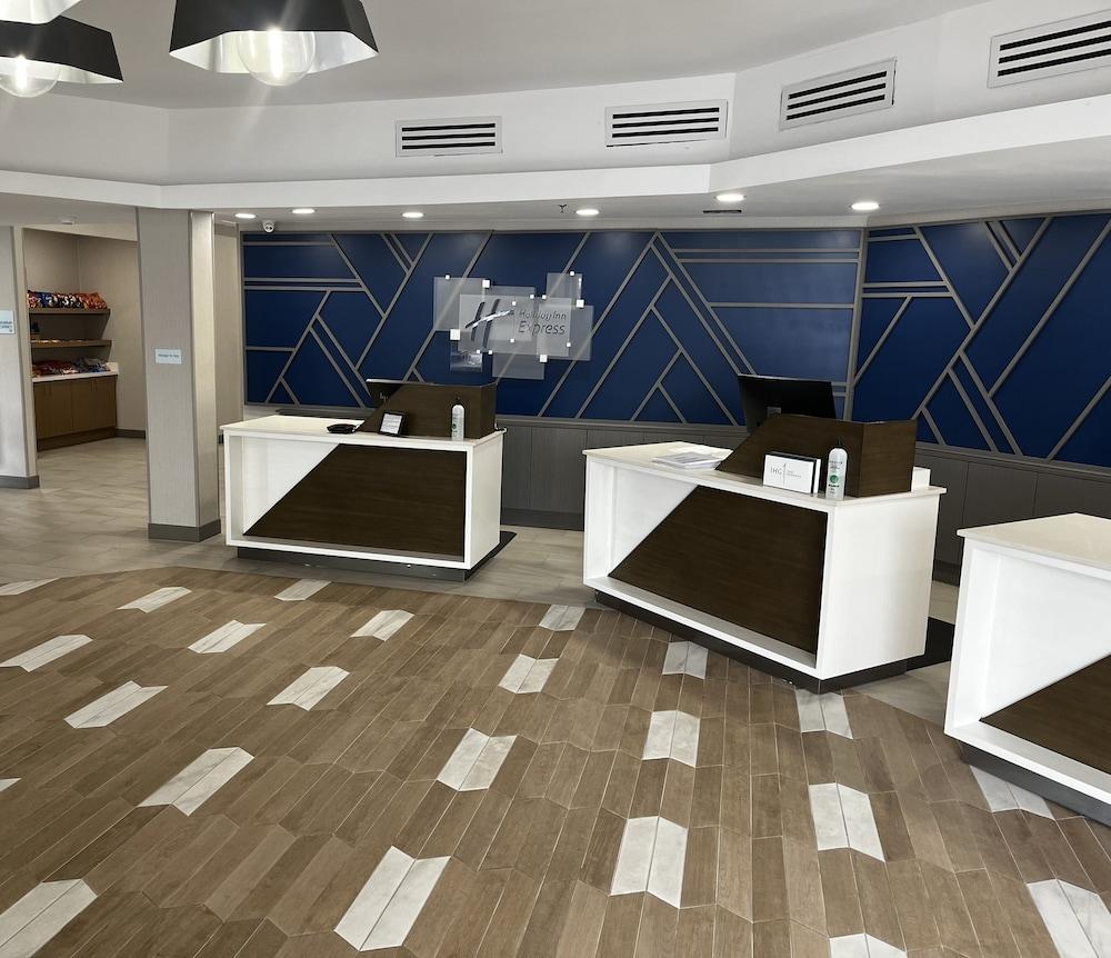 Holiday Inn Express Atlanta Airport - North by IHG photo 2