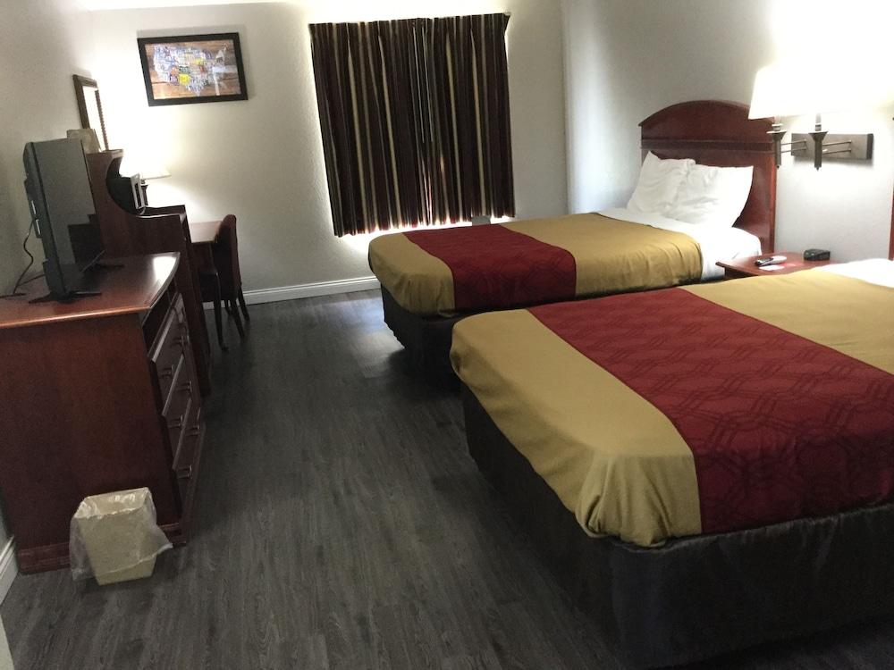 Econo Lodge Lincoln photo 4