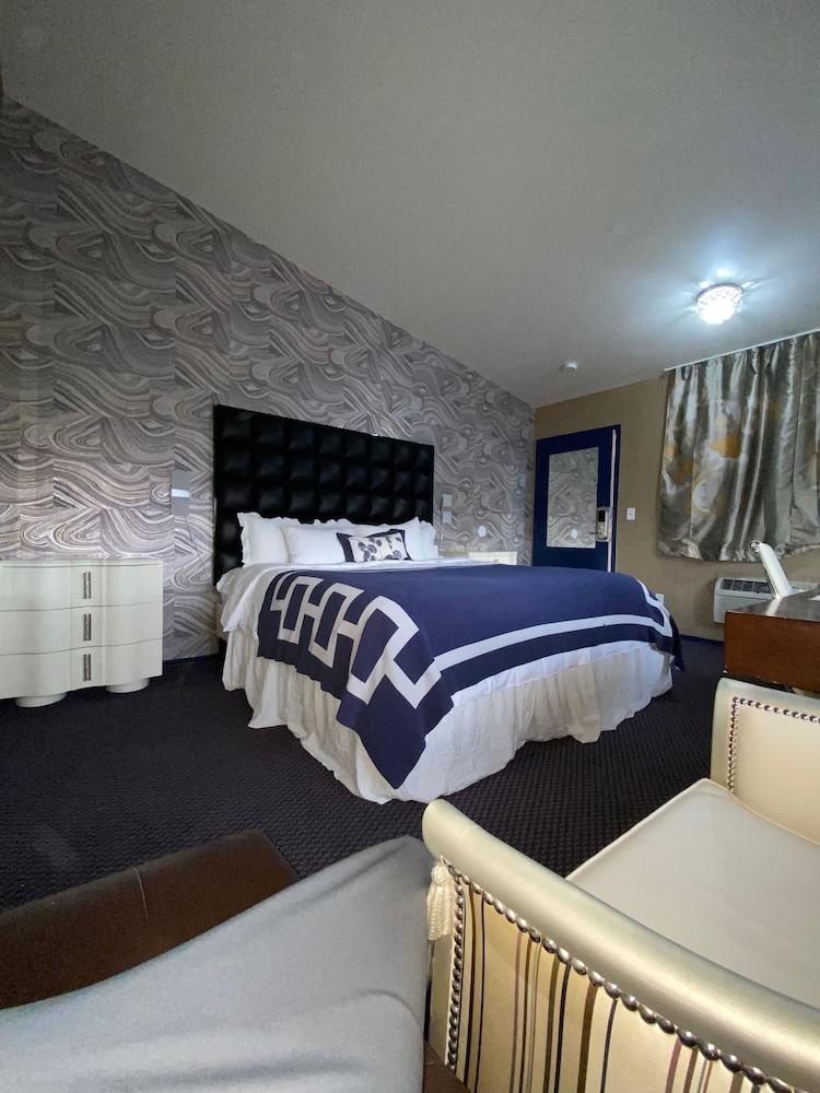 Crown Motel photo 3